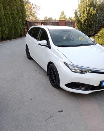 Toyota Auris cena 44900 przebieg: 123500, rok produkcji 2016 z Narol małe 191